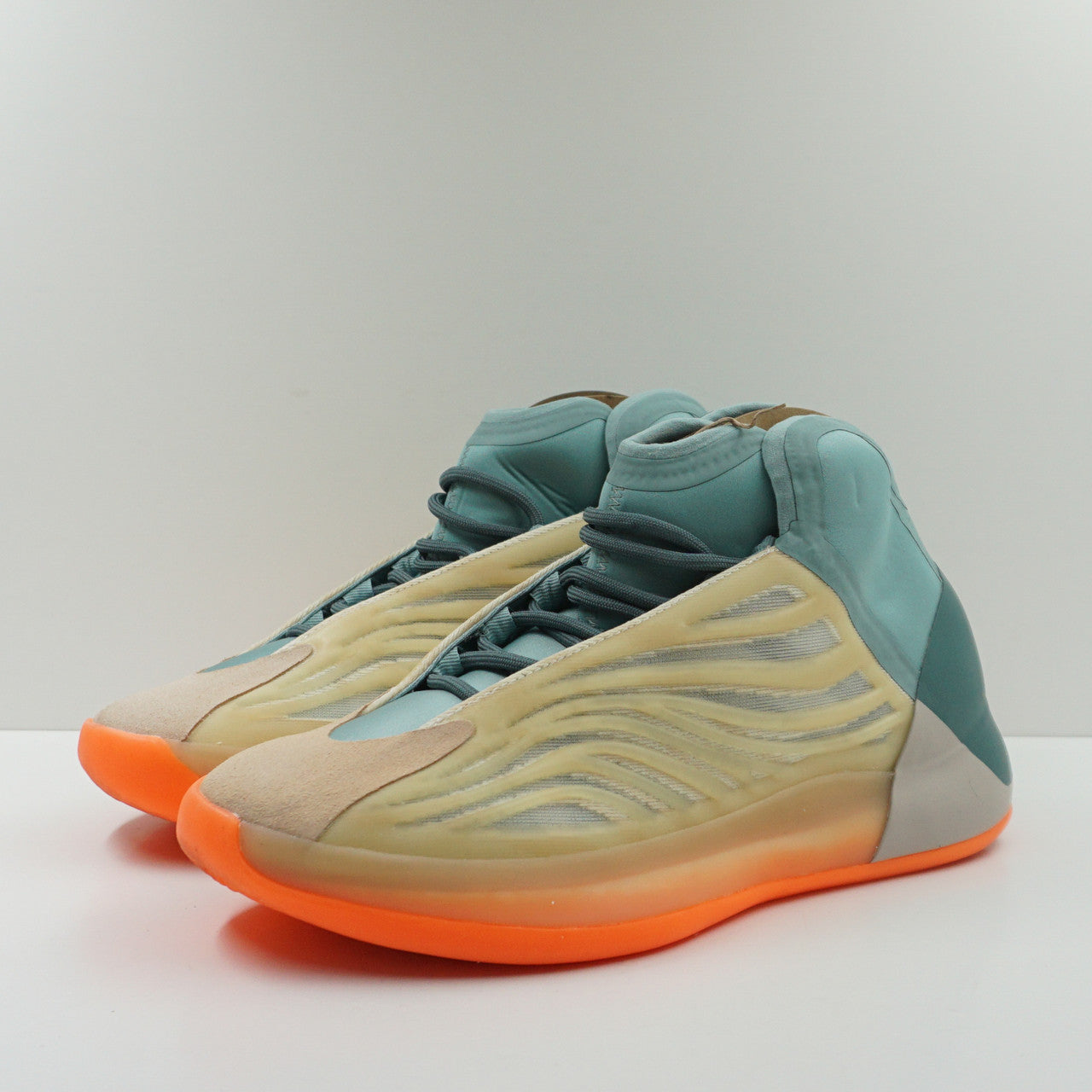 お得用 予約済【限定品】adidas - Yeezy QNTM Hi-Res Coral - 靴