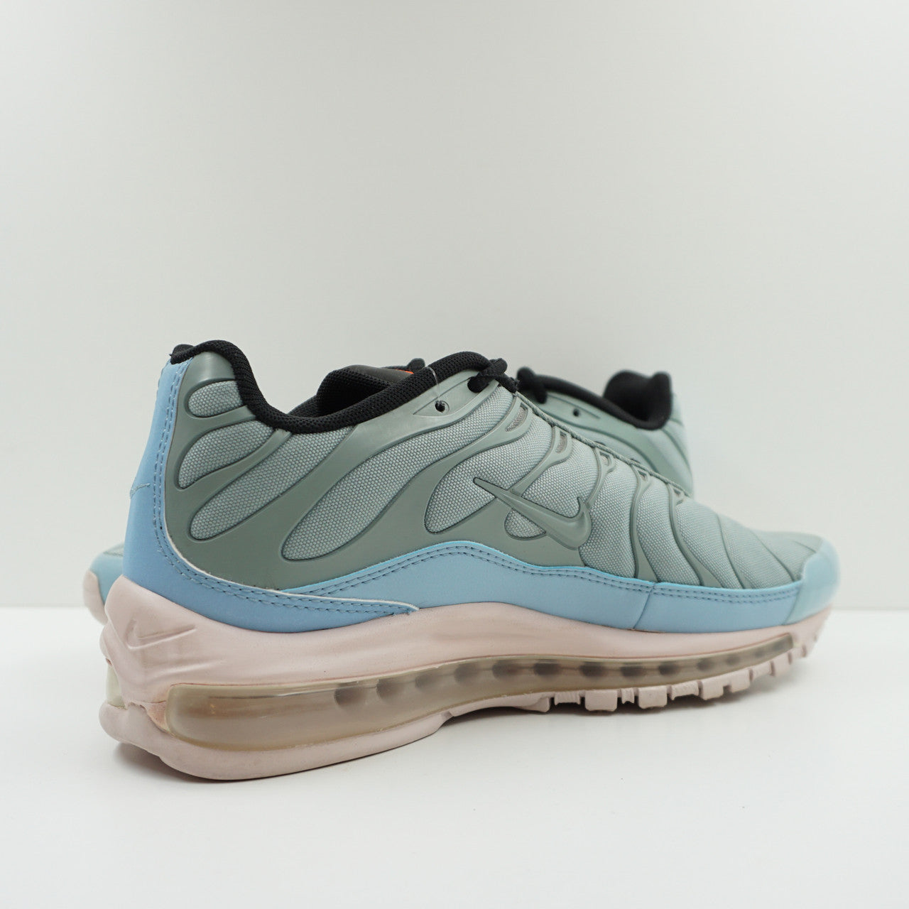 Air max on sale plus layer cake