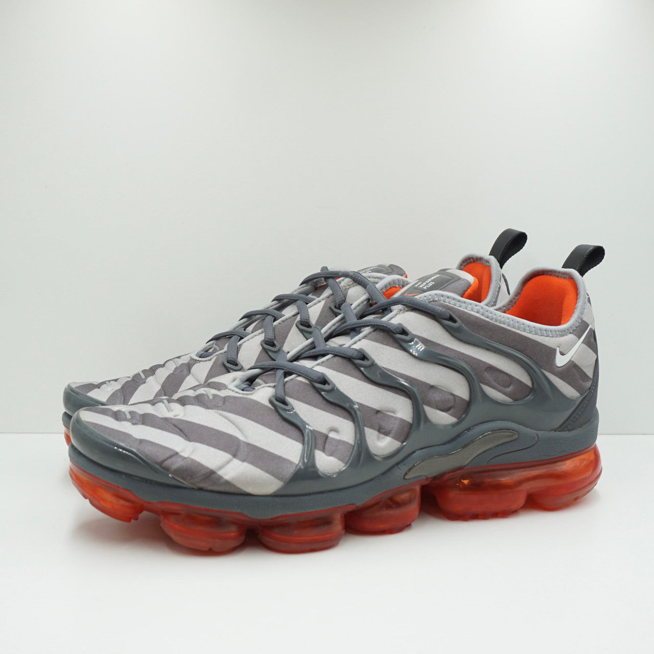 Nike air vapormax on sale plus grey orange