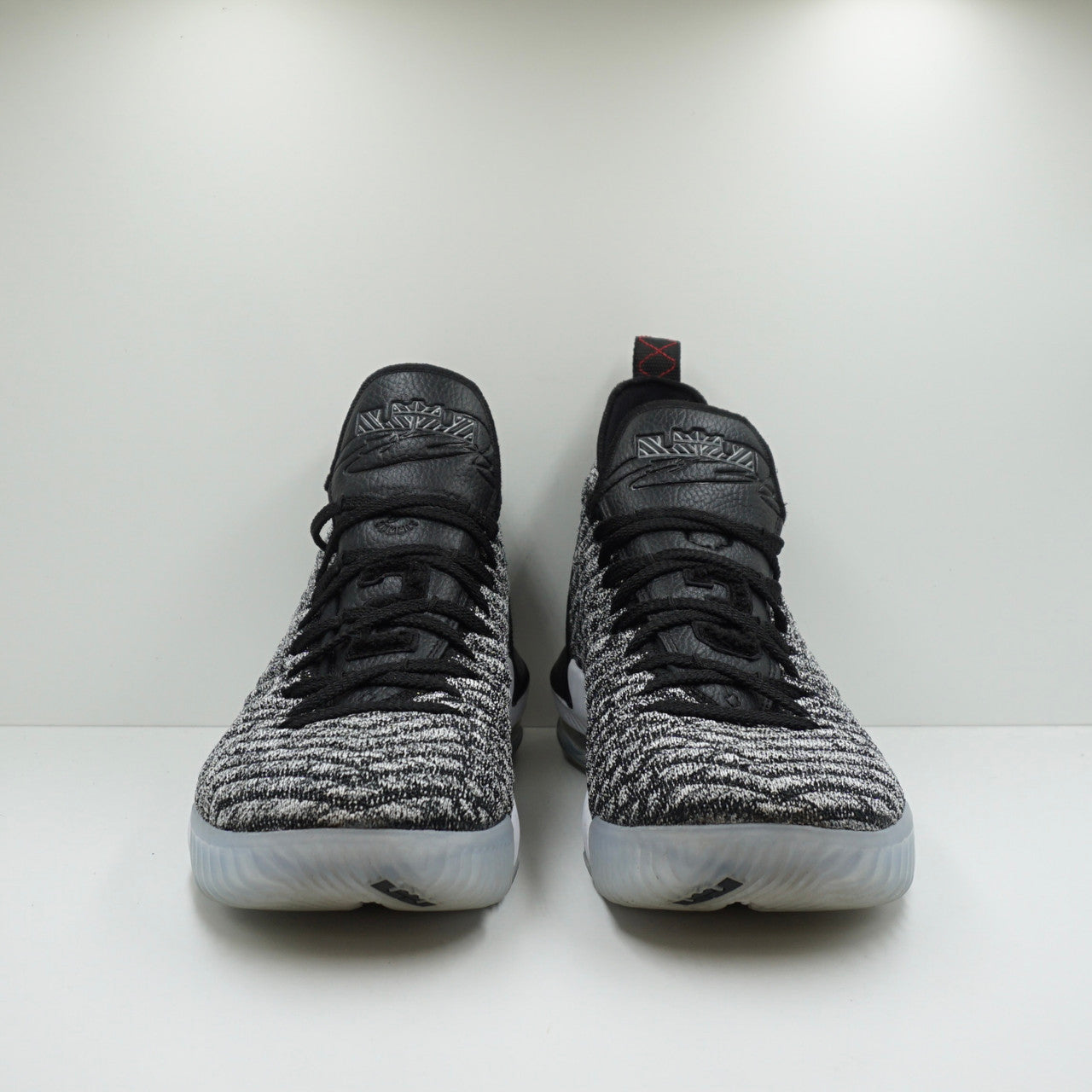 Nike LeBron 16 Oreo