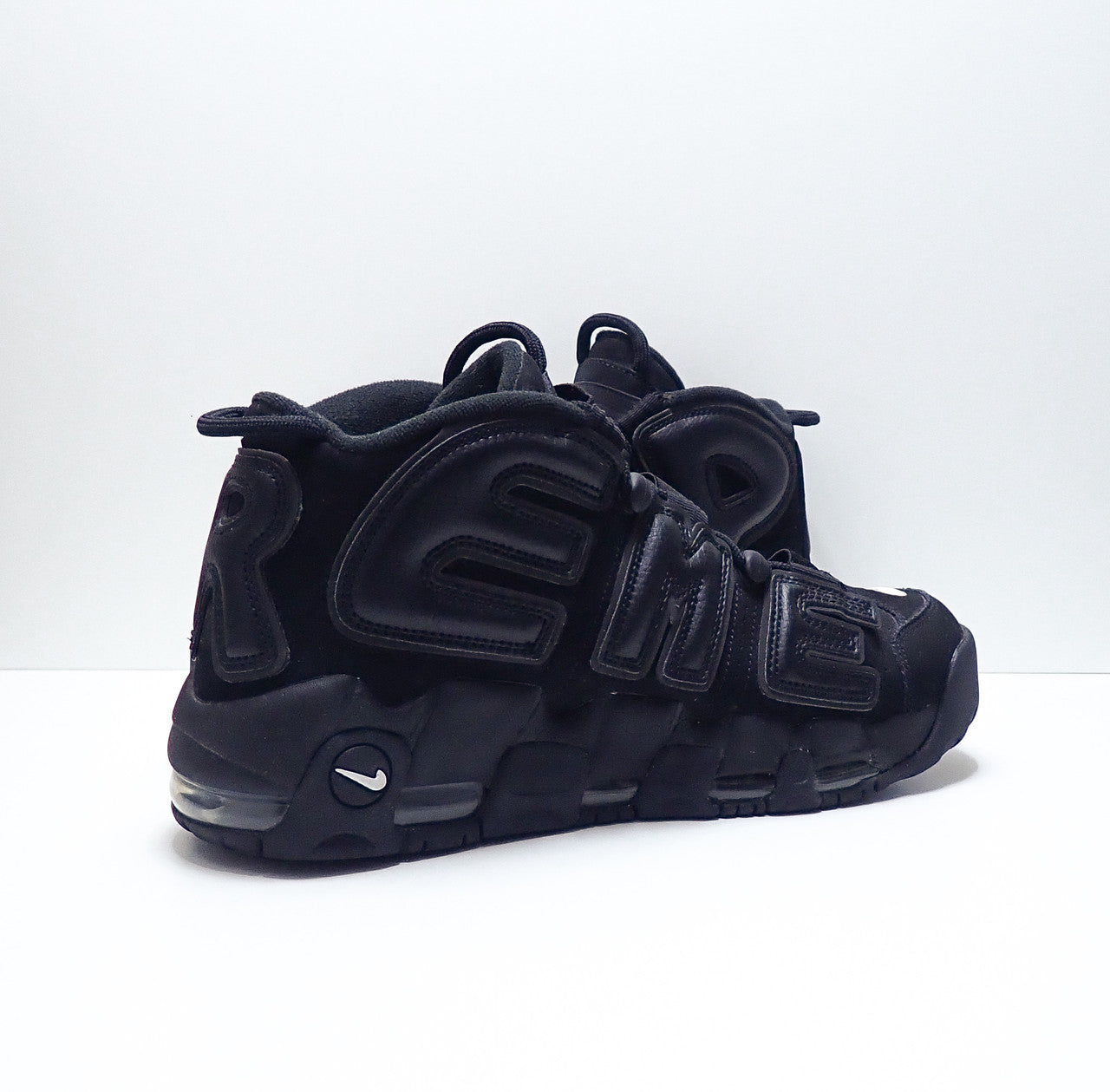 Supreme uptempo black outlet and white